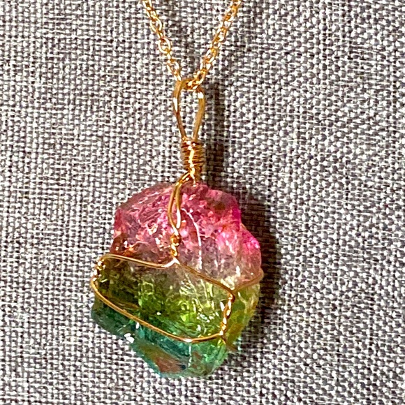 Source Unknown Jewelry - NEW HandWire Colored & Dyed ClearQuartz PENDANT on Chain